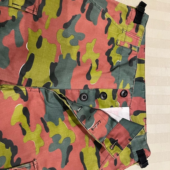 Camouflage cargo pants - Picture 2 of 6